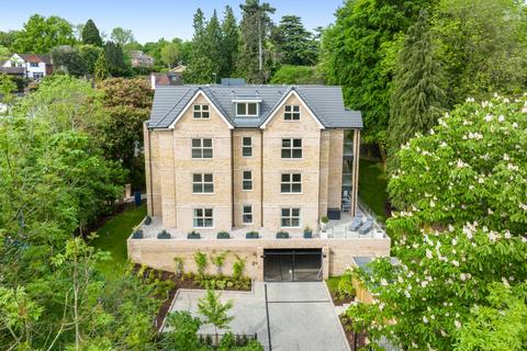 3 bedroom flat for sale, Misbourne House, Oak End Way, Gerrards Cross, Buckinghamshire