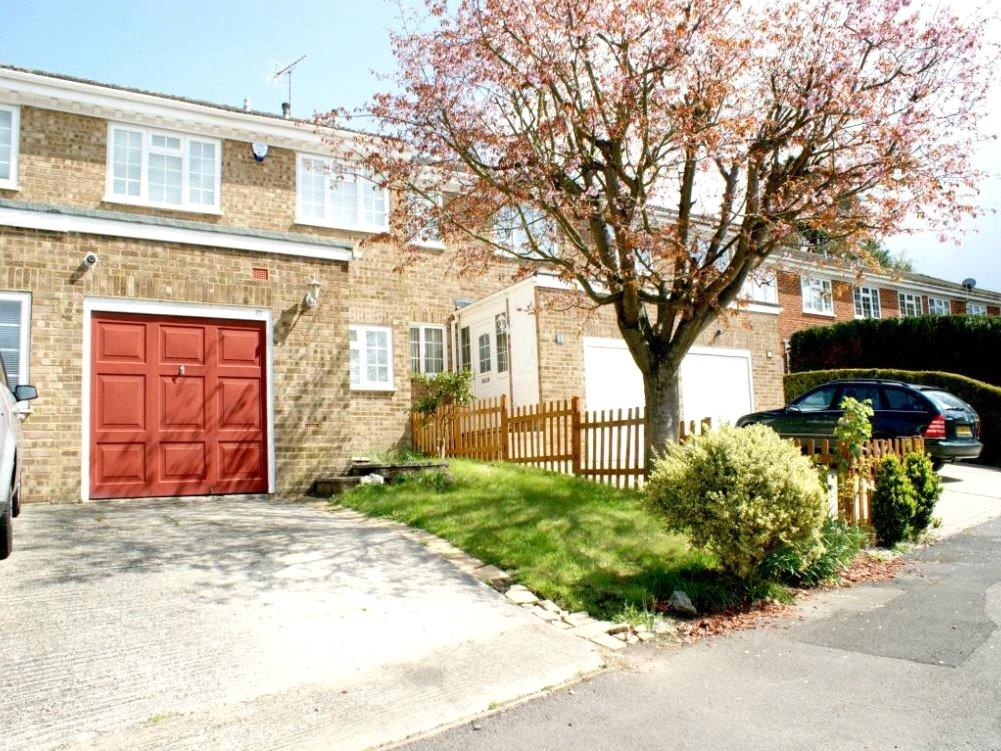 McCarthy Way, Finchampstead... 3 bed terraced house £400,000