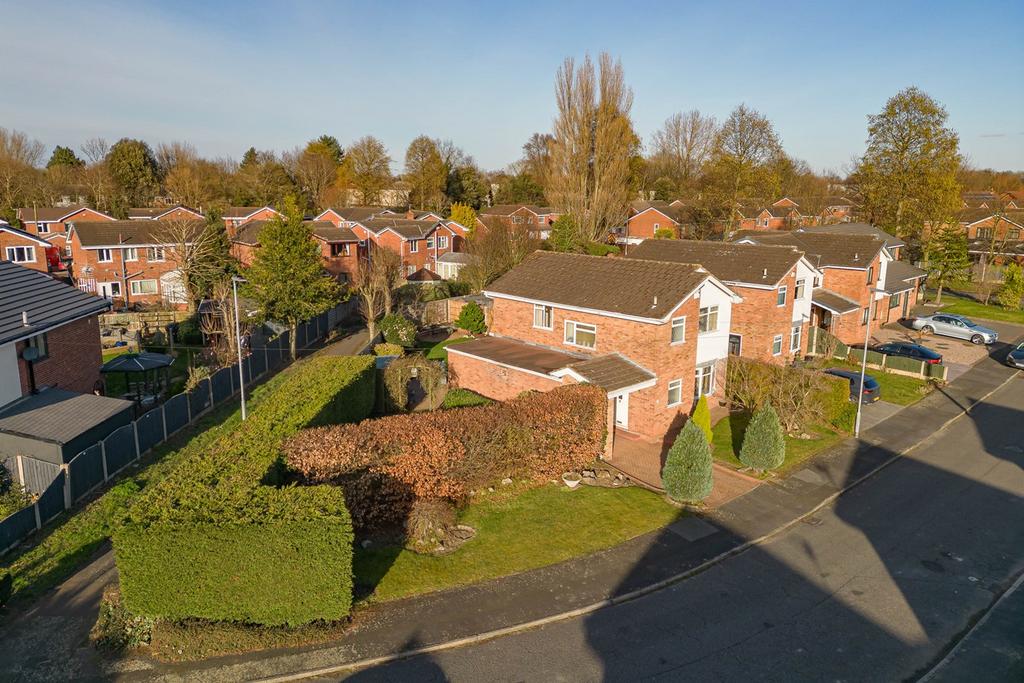 Lawson Close, Woolston, Warrington, WA1 4 bed detached house £350,000
