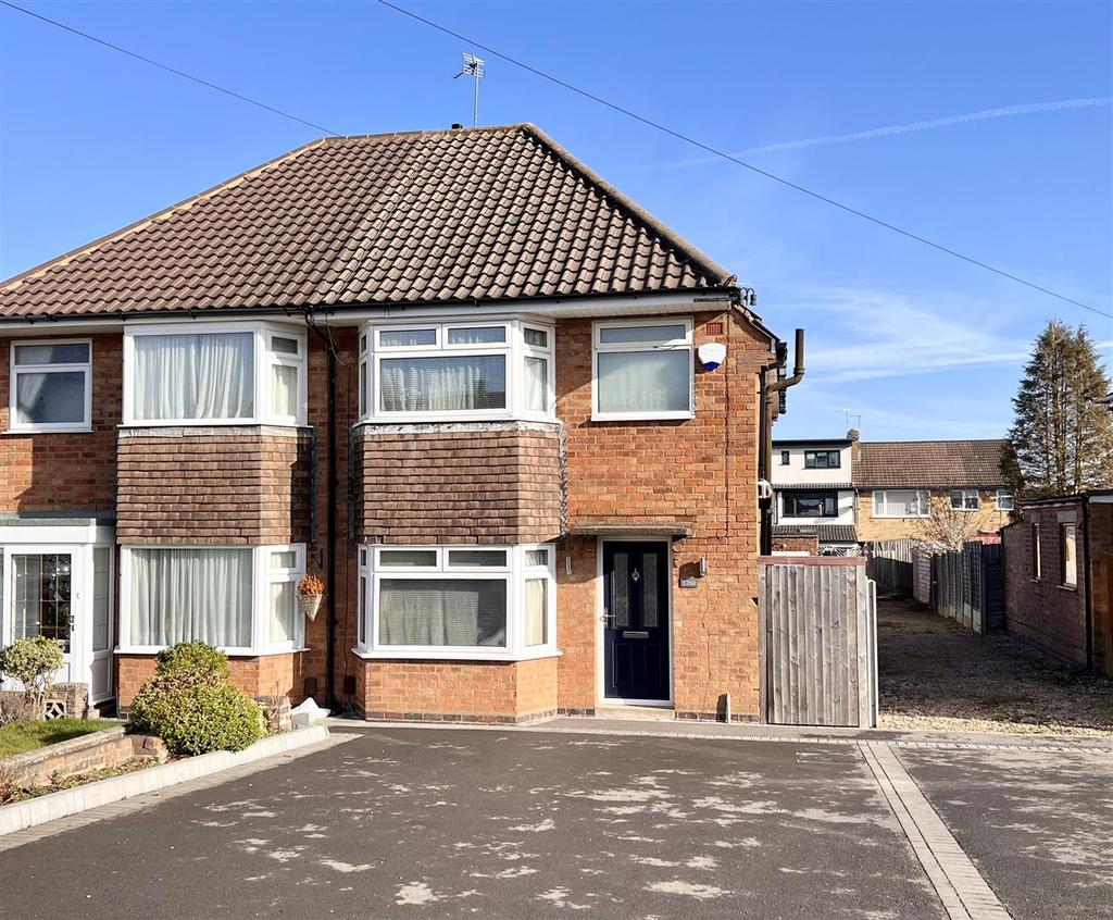 Yardley Wood Road, Shirley, Solihull 3 bed semidetached house £309,950