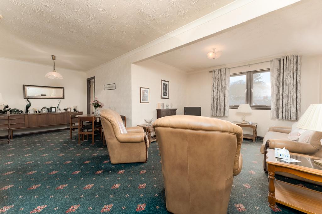 Arthur Place, Eaglesham Road... 2 bed apartment £115,000