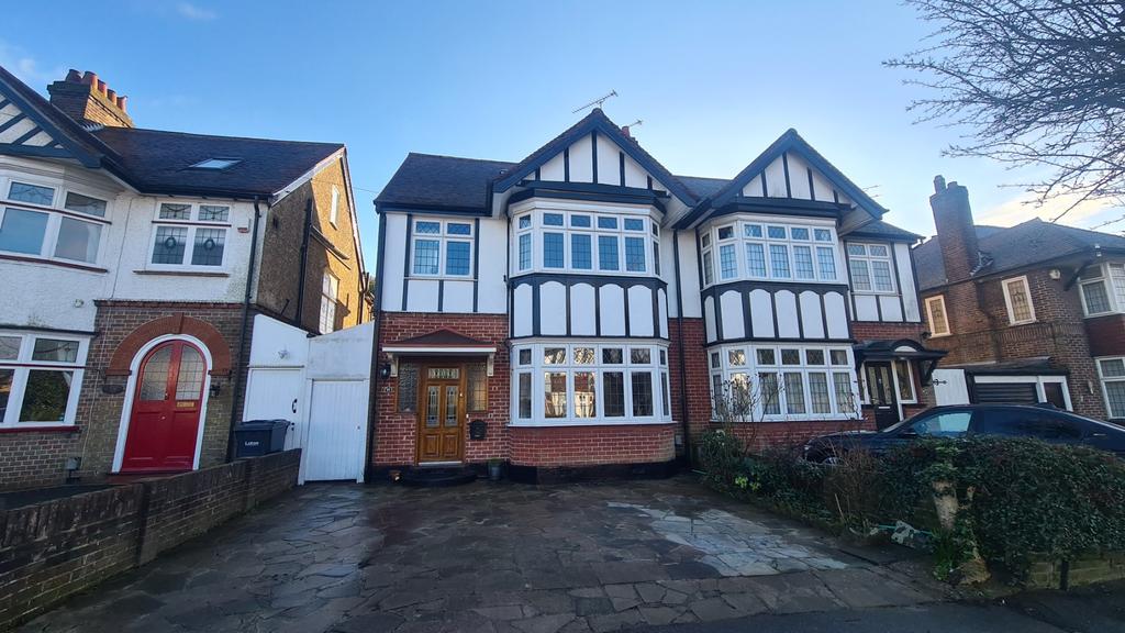 Whitehill Avenue, Luton... 4 bed semidetached house £550,000