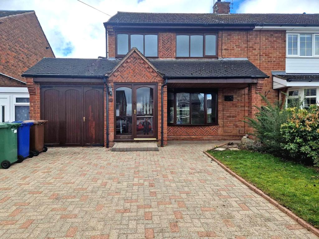 Ashtree Bank, Brereton, WS15 1HN 3 bed semidetached house £850 pcm