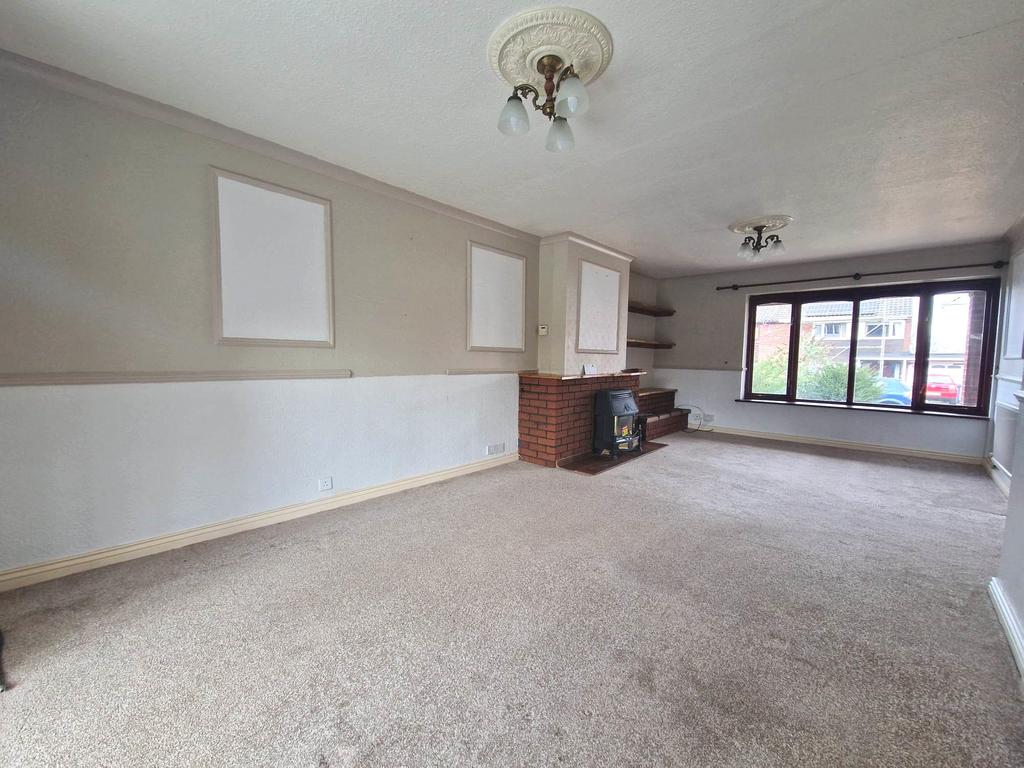 Ashtree Bank, Brereton, WS15 1HN 3 bed semidetached house £850 pcm