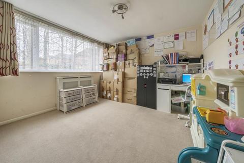 31, Petworth Court Bath Road, Reading, RG1 6PH