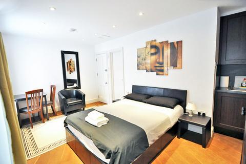 Studio to rent, Fulham Palace Road, Hammersmith, London, W6