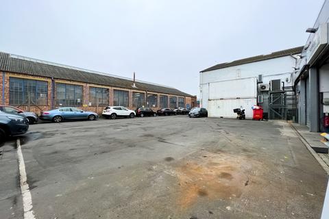 Warehouse to rent - Manor Business Park, HA0