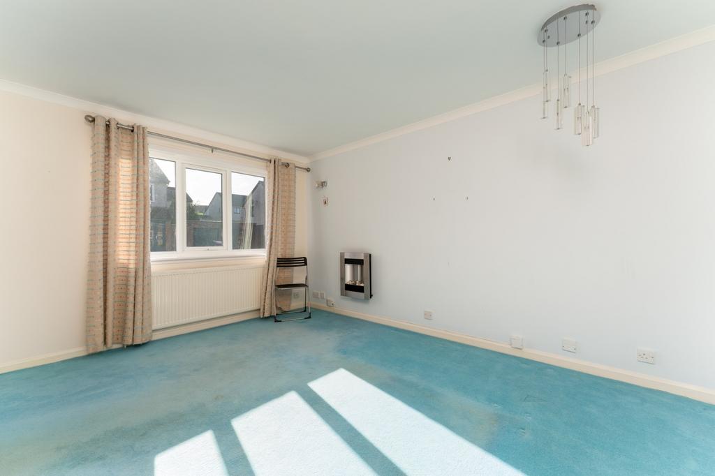 Ballantrae Crescent, Newton Mearns, Glasgow, G77 5TX 2 bed ground floor