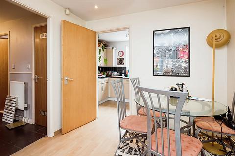 2 bedroom apartment for sale - 8 Wharf Close, Piccadilly Basin, Manchester, M1