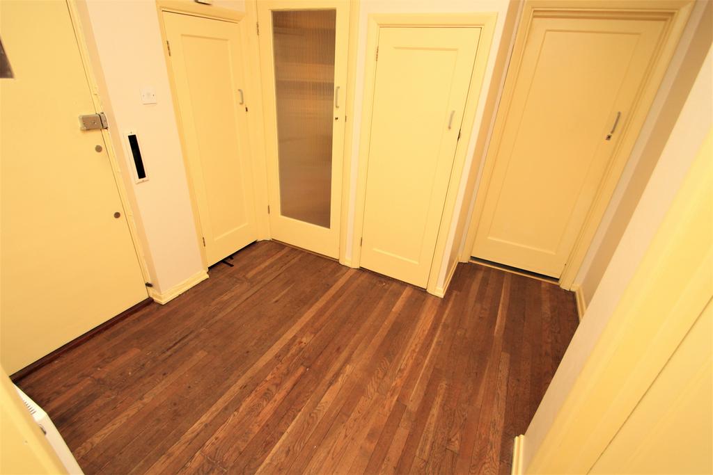The Shrubbery, Grosvenor Road, E11 2 bed flat £1,600 pcm (£369 pw)