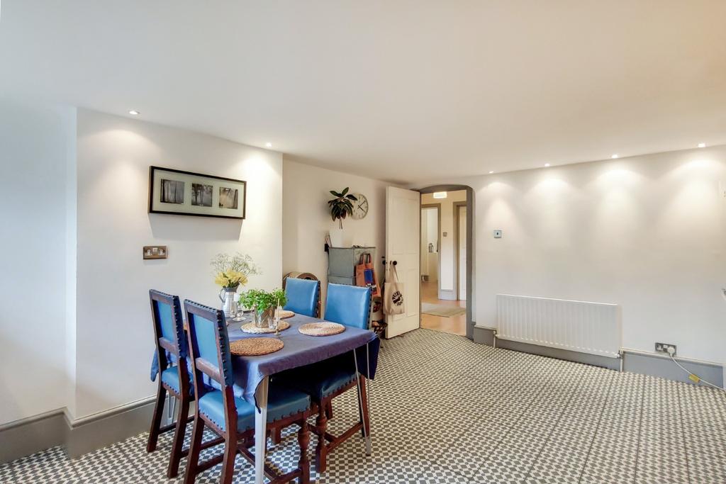 Wickham Road, London, Greater London, SE4 1 bed flat £1,500 pcm (£346 pw)