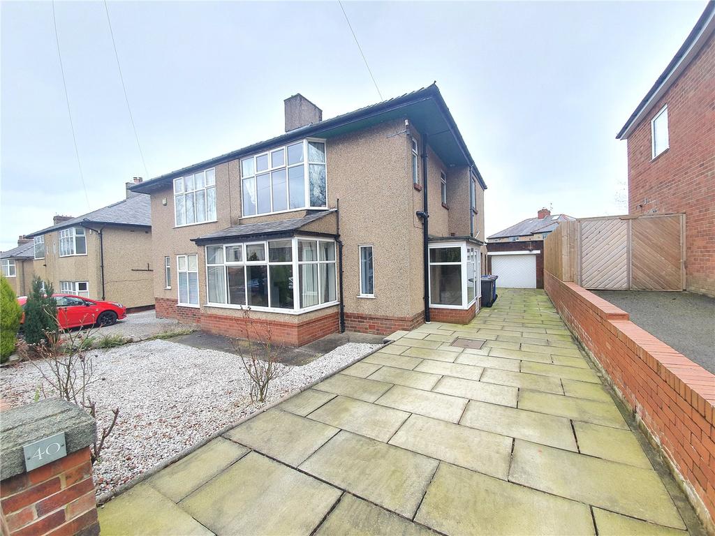 Earnsdale Avenue, Darwen, Lancashire... 3 bed semidetached house £