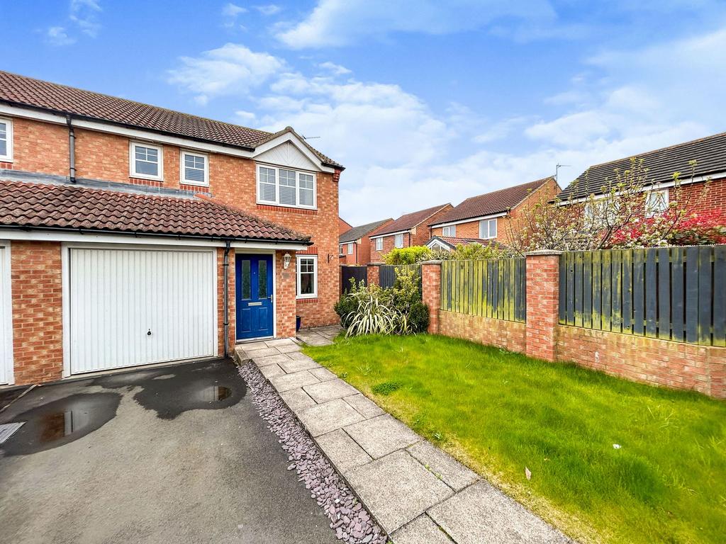 Montgomerie Court, Ashington, Northumberland, NE63 9JU 3 bed semi