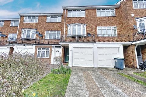 16 Lakeside, Snodland, ME6 5LD