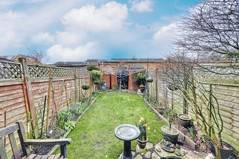 16 Lakeside, Snodland, ME6 5LD