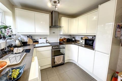 16 Lakeside, Snodland, ME6 5LD