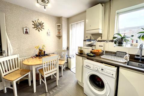 16 Lakeside, Snodland, ME6 5LD