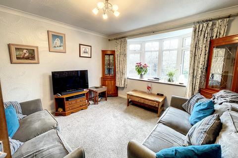 16 Lakeside, Snodland, ME6 5LD