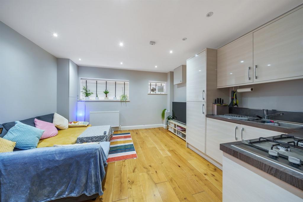 Open Plan Living/Kit