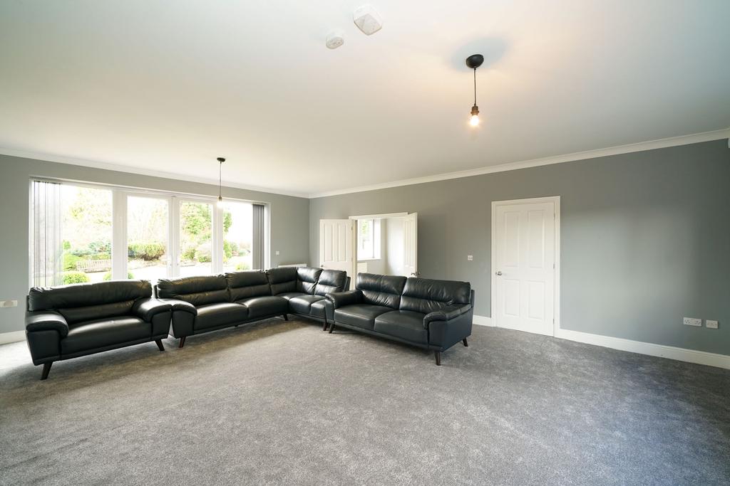 Chapeltown Road, Turton, Bolton... 7 bed detached house £5,000 pcm (£