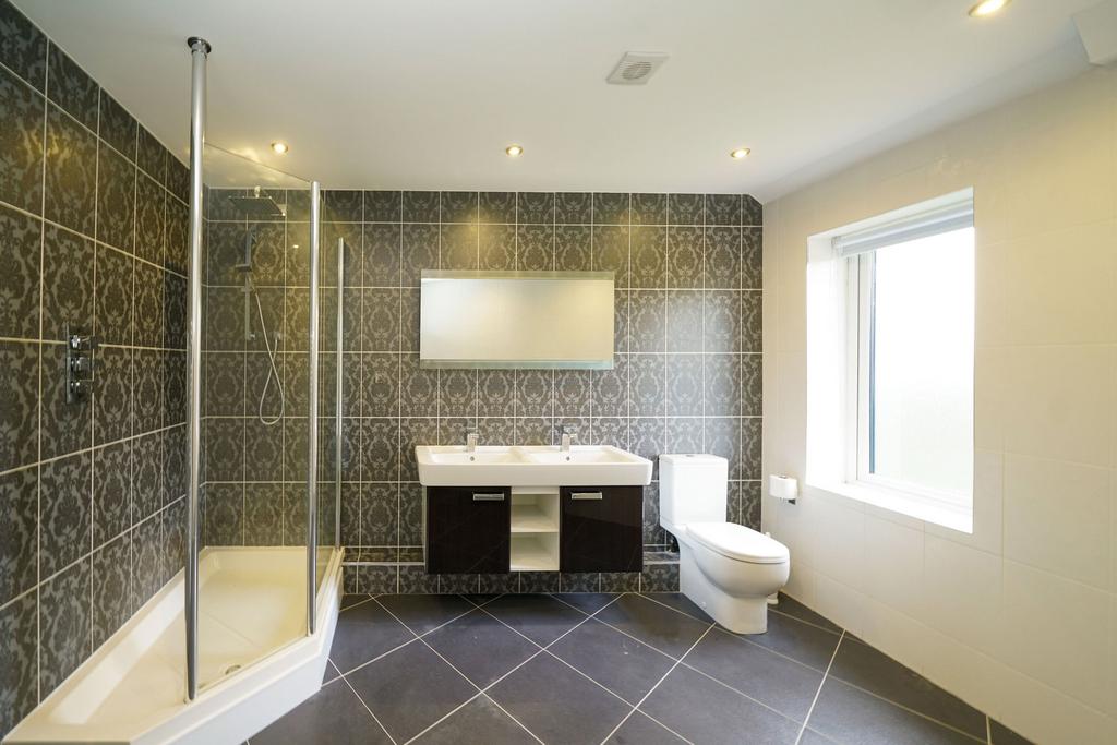 Master Bedroom En-suite