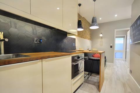 1 bedroom flat to rent, 21 Linden Gardens, London W2