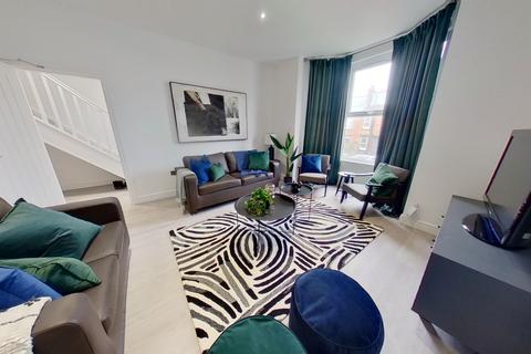 6 bedroom house to rent - 6 Ebor Mount, Hyde Park, Leeds