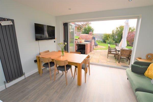 Kitchen &amp; breakfast room