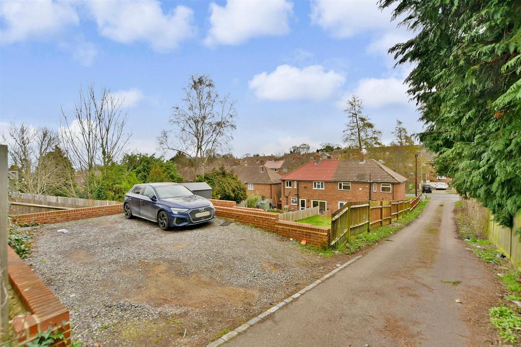 Driveway/Parking