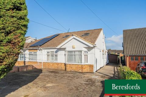 4 bedroom bungalow for sale, Lodge Lane, Romford, RM5