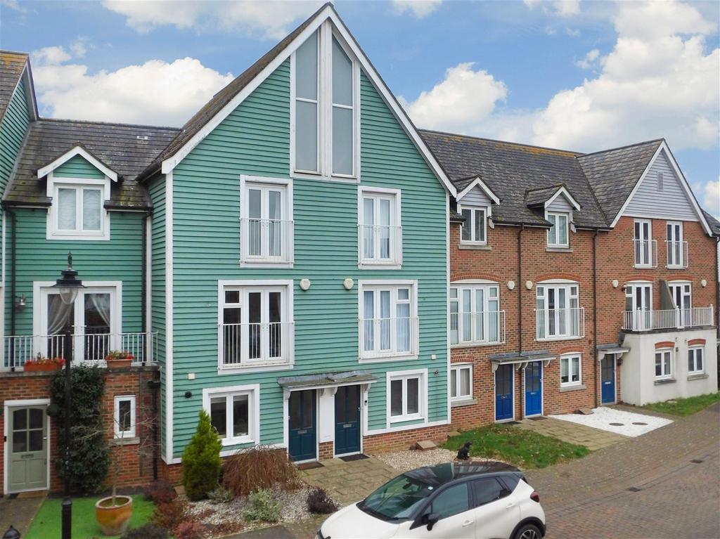 The Lakes, Larkfield, Kent 3 bed townhouse £375,000