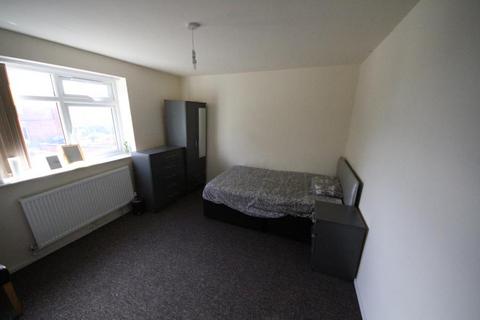 6 bedroom semi-detached house to rent, 2 Delph Mews, Delph Lane Leeds LS6 2HY