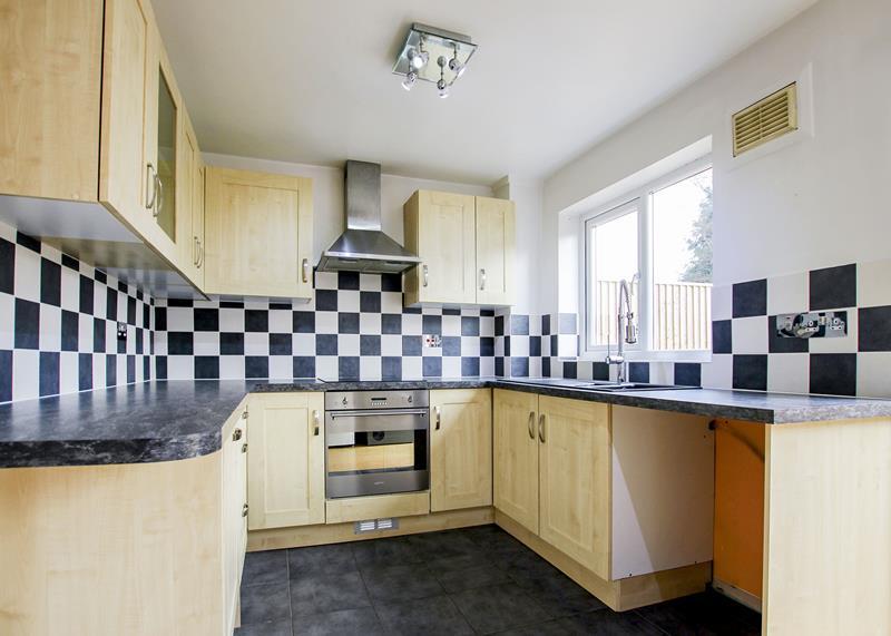 Radnor Road, Martins Heron, RG12 2 bed terraced house £2,000 pcm (£