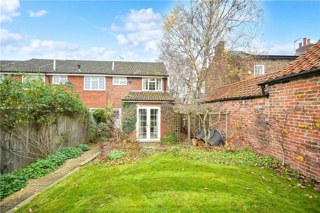 Main Street, Wighill, Tadcaster... 2 bed end of terrace house £950 pcm (£219 pw)