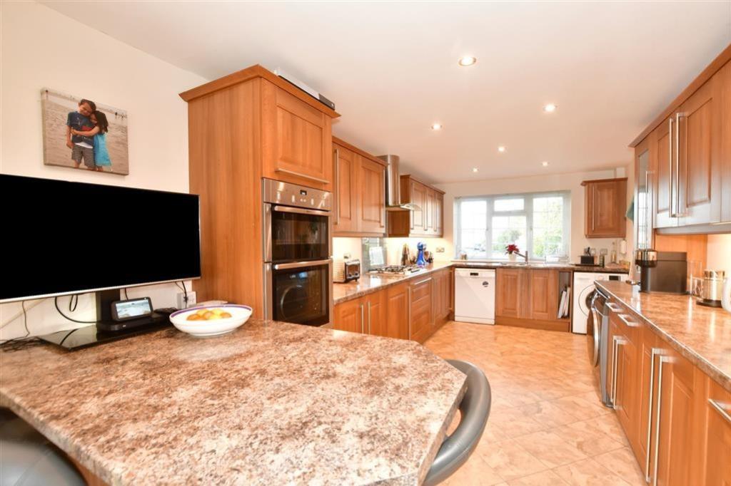 21 Charlsworth Kitchen 1