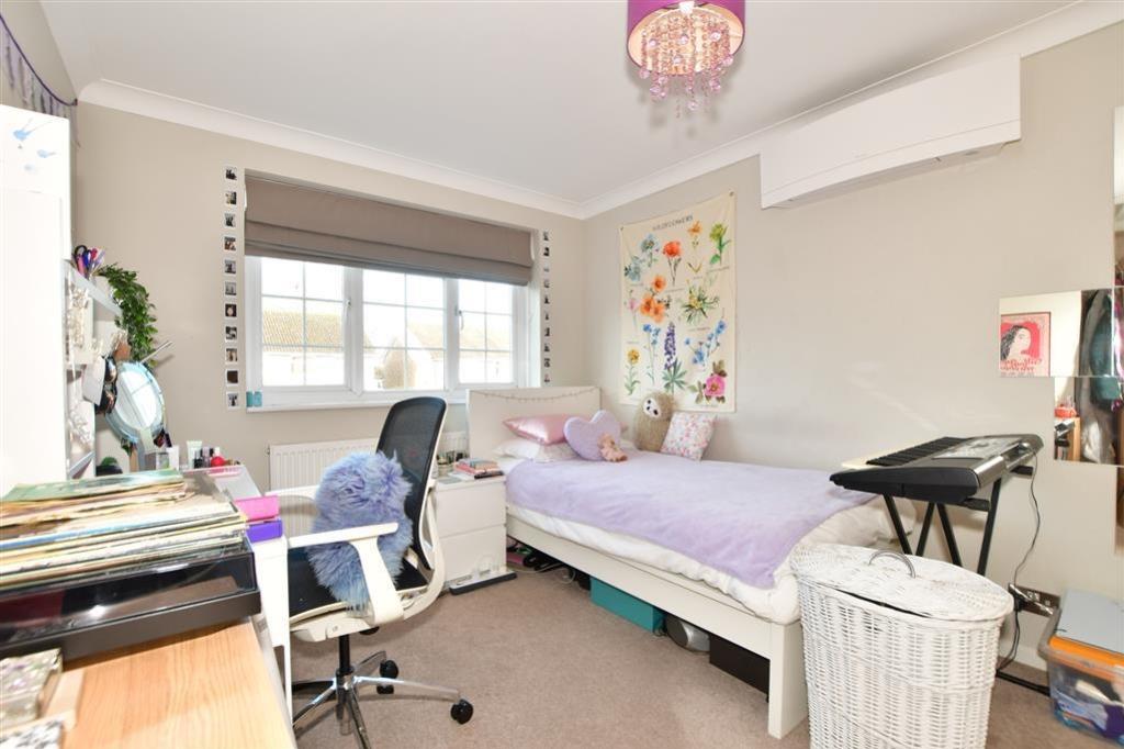 21 Charlsworth Bed 2