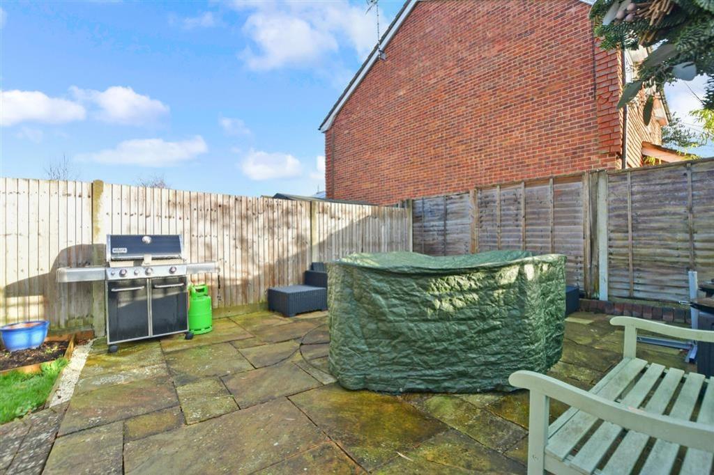 21 Charlsworth Garden 2