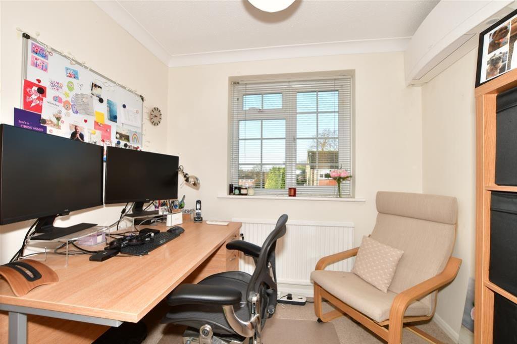 21 Charlsworth Bedroom1