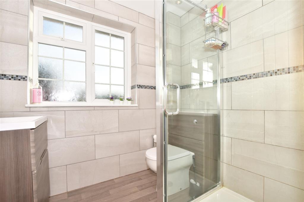 21 Charlsworth Bathroon Ensuite