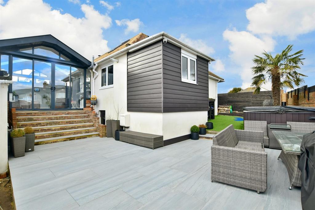 Downland Road, Woodingdean, Brighton, East Sussex 4 bed detached house