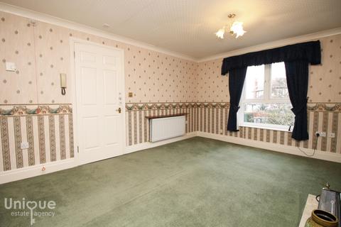 2 bedroom apartment for sale, Elsinore Close,  Fleetwood, FY7