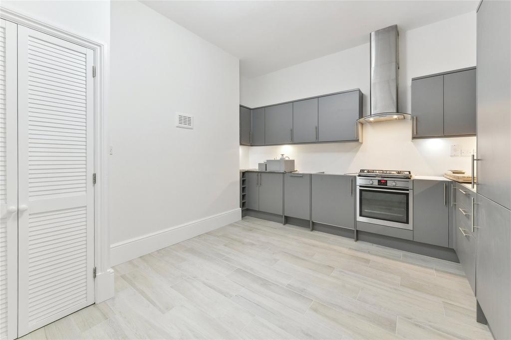 Carlisle Mansions, Carlisle Place, London 2 bed flat £3,250 pcm (£750 pw)