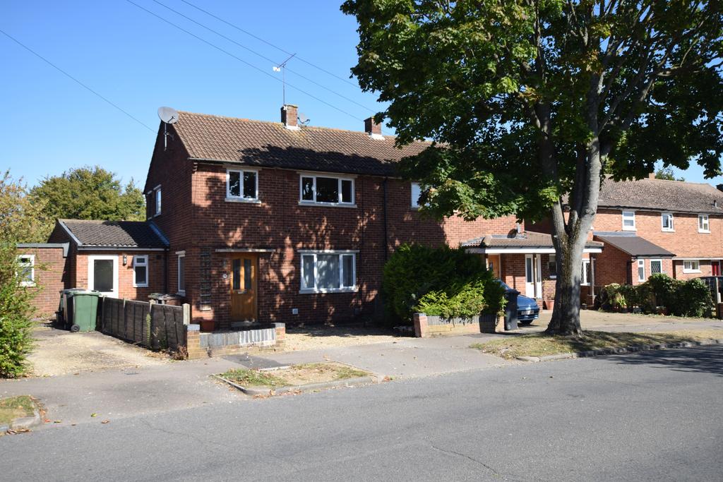 Cavan Drive, St Albans, AL3 3 bed semidetached house £1,900 pcm (£438 pw)