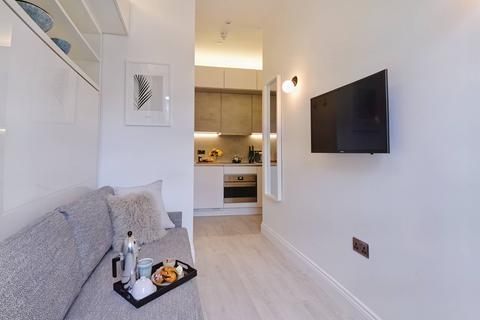 Studio to rent, 71 Linden Gardens, London W2