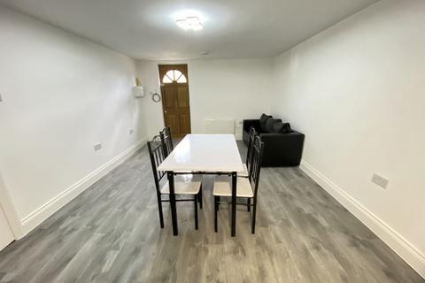 1 bedroom flat to rent, Colchester Road, Romford, RM3