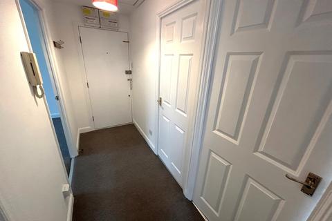 2 bedroom flat to rent - Mullards Close,