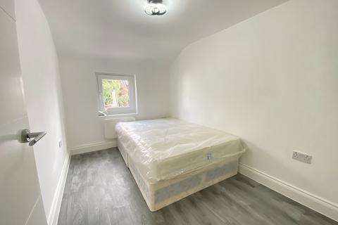 1 bedroom flat to rent, Colchester Road, Romford, RM3