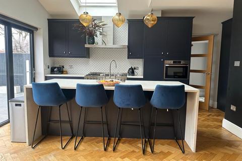 3 bedroom semi-detached house to rent, Premier Avenue, Grays, Essex, RM16