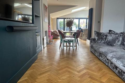 3 bedroom semi-detached house to rent, Premier Avenue, Grays, Essex, RM16
