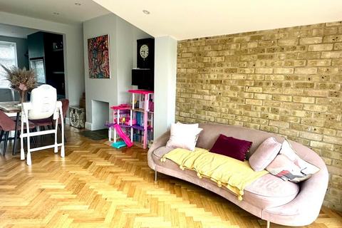 3 bedroom semi-detached house to rent, Premier Avenue, Grays, Essex, RM16